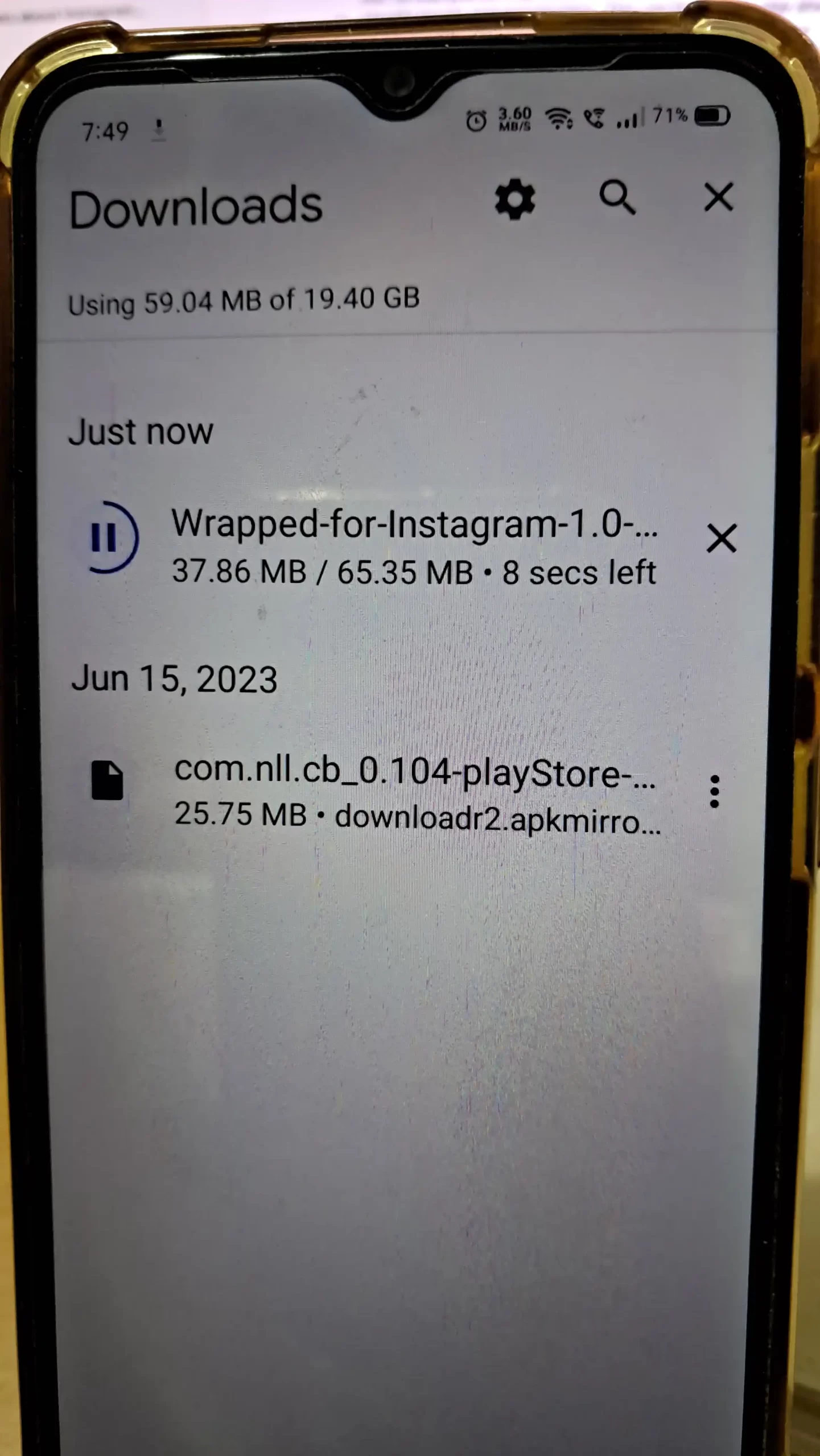 downloading the wrapped apk for instagram in the chrome